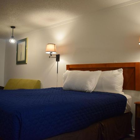 Knights Inn Farmington Hills Eksteriør billede