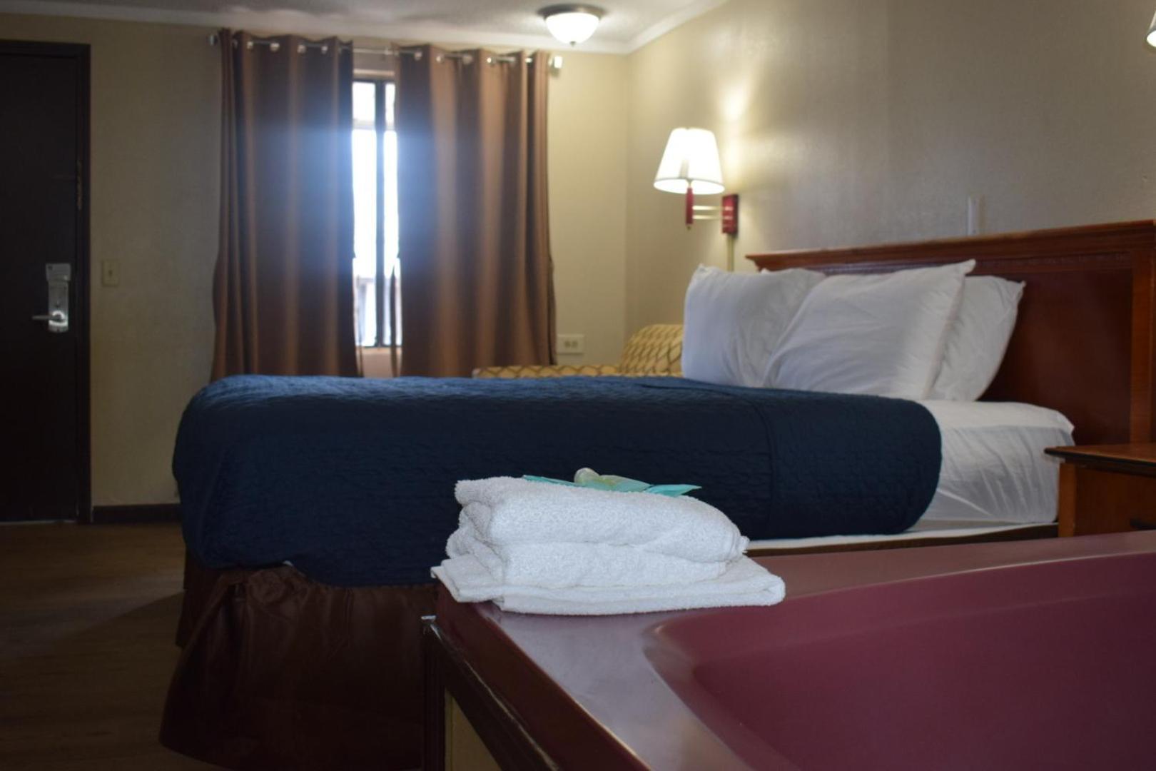 Knights Inn Farmington Hills Eksteriør billede