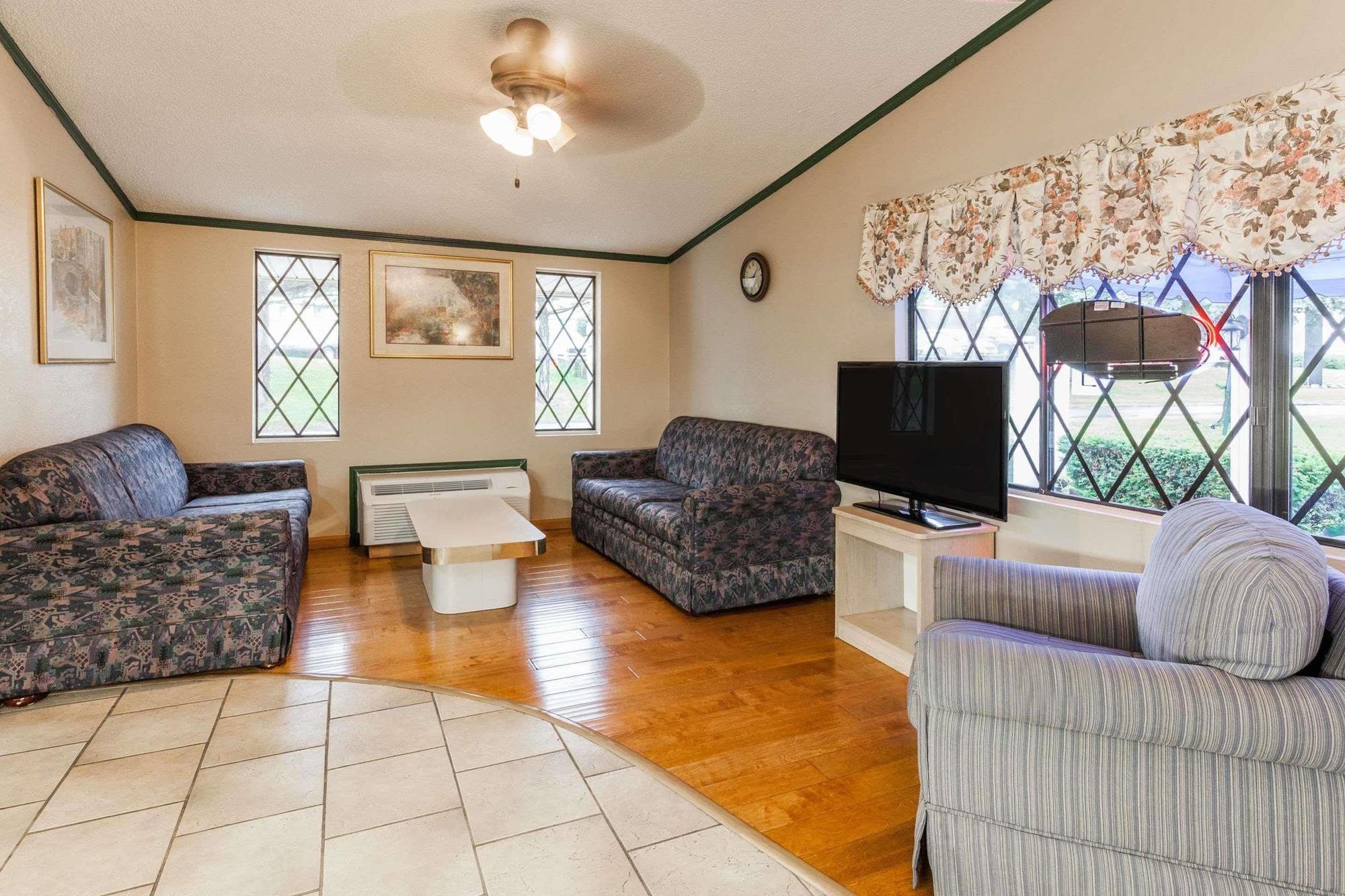 Knights Inn Farmington Hills Eksteriør billede